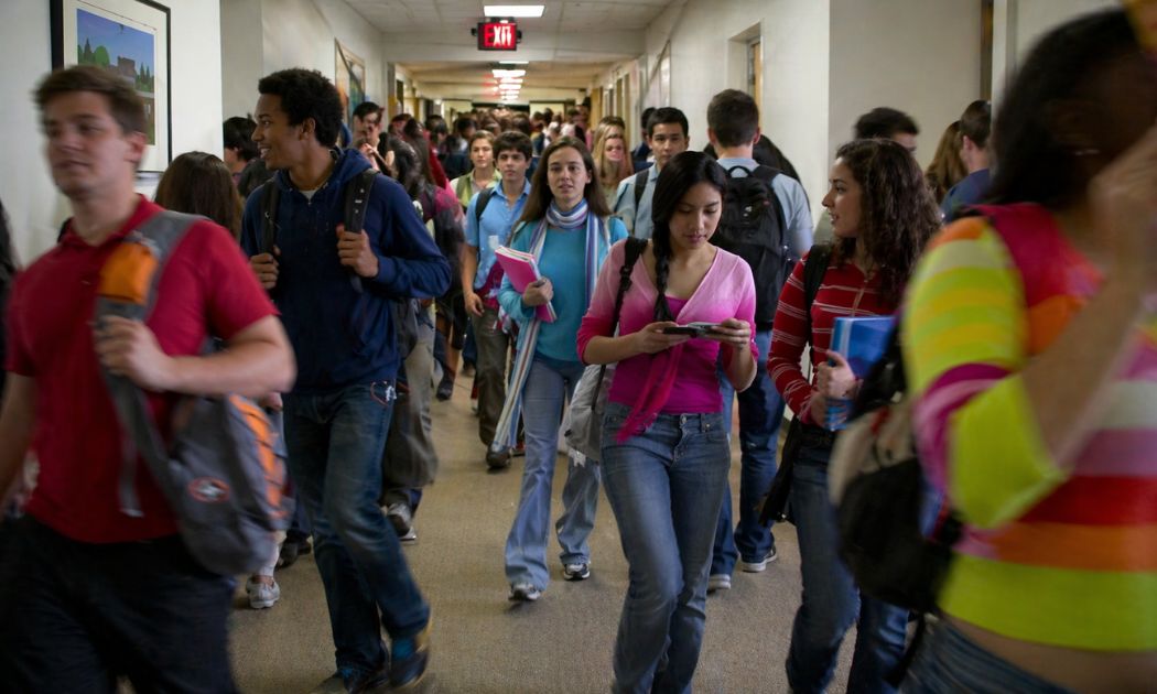 How Crowds Change Moral Behaviour: Insights for Management Students